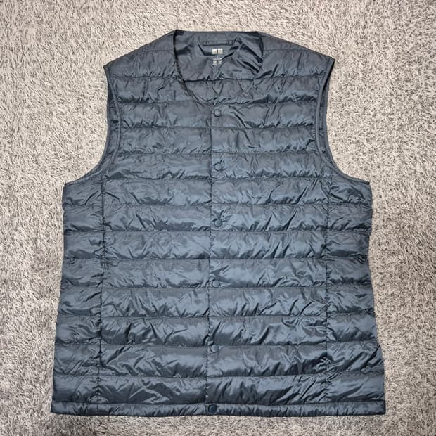 유니클로 남성 경량 다운 패딩 조끼 L