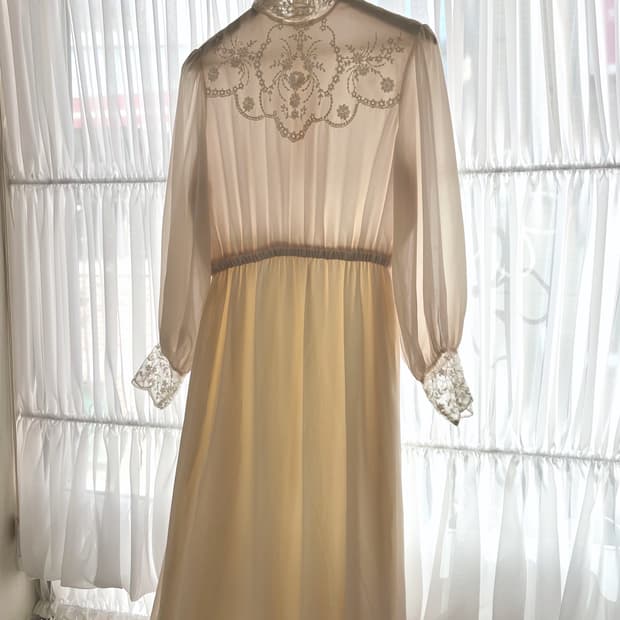 엔틱 레이스 하이넥 벌룬 맥시 드레스