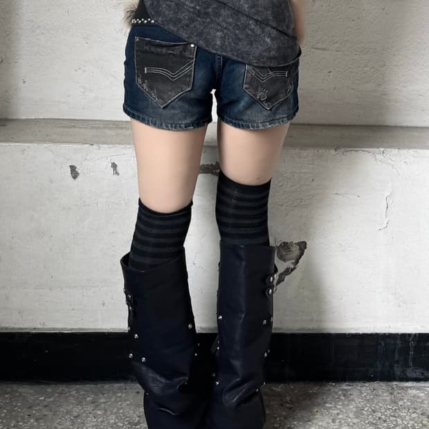  Contrast black wash shorts 