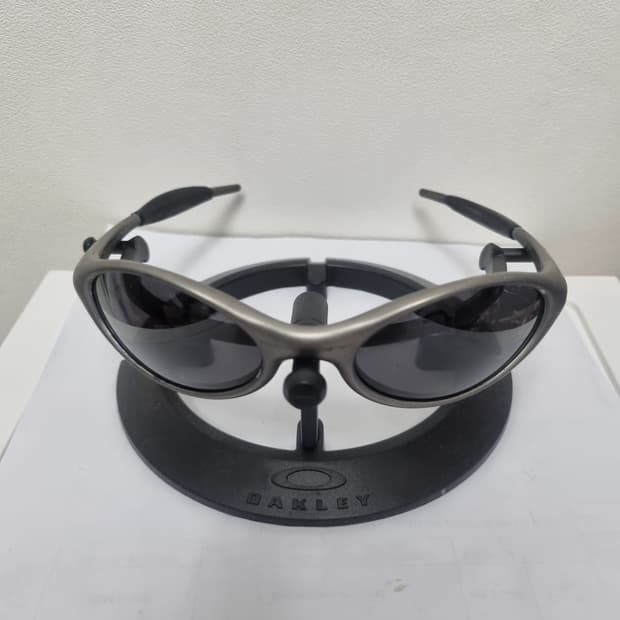 오클리 아이자켓 1.0 fmj 티타늄 그레이