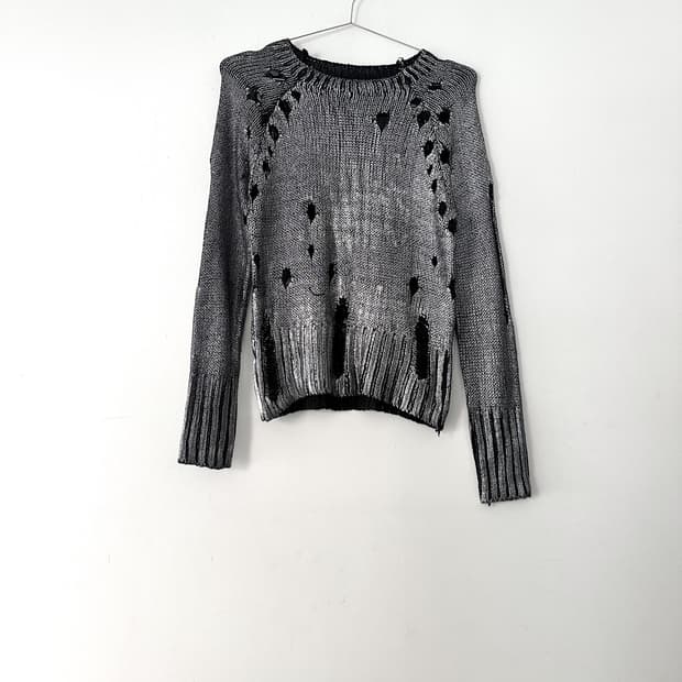 Grunge punching silver knit
