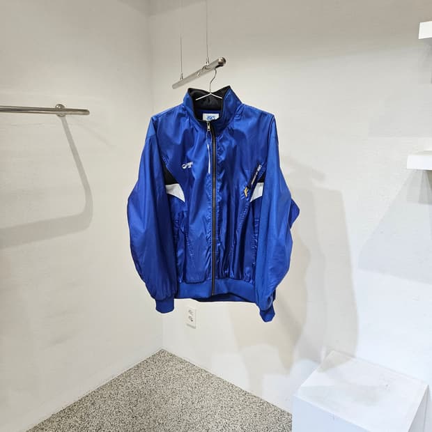 아식스 올드스쿨 바람막이