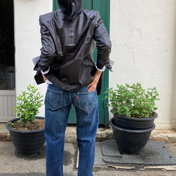 Levi’s 화이트 가죽탭 중청 데님 팬츠