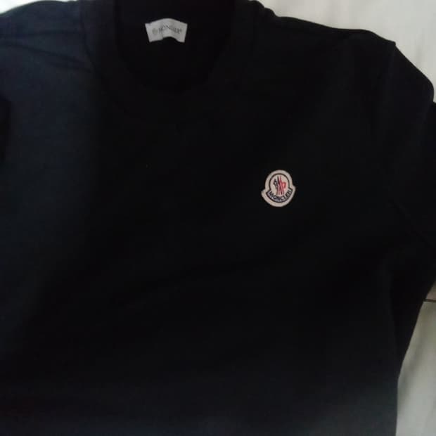 몽클레어 로고 패치 블랙 코튼 맨투맨