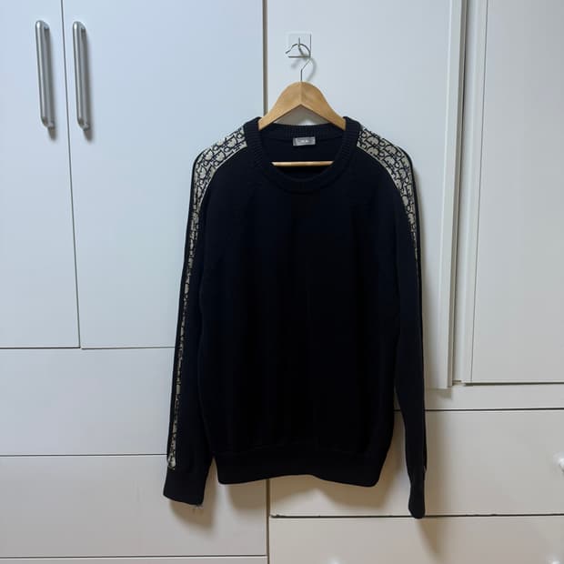 디올 오블리크 인서트 니트
L사이즈 