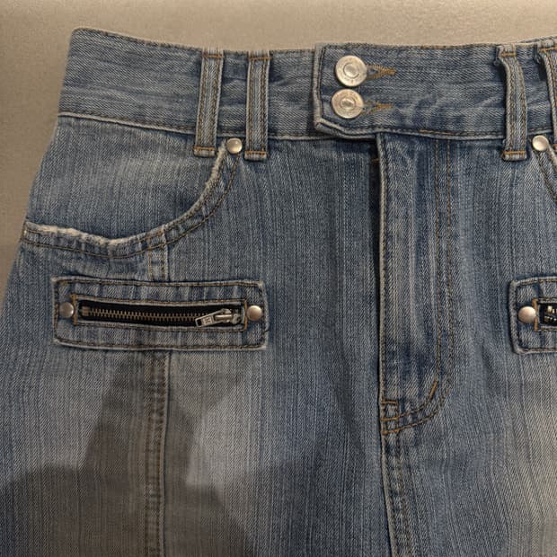 마뗑킴 투버튼 데님치마