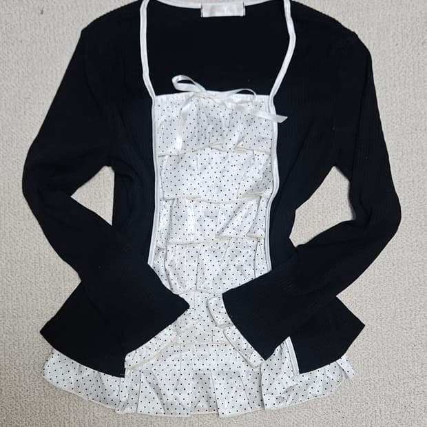 도트 프릴 블라우스 / 공겜여주 갸루 히메갸루 무채색