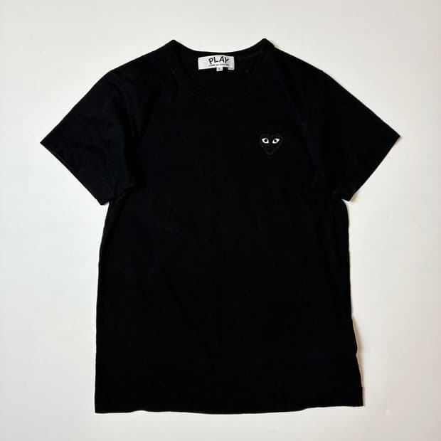 꼼데가르송 우먼스 스몰 블랙 하트 반팔 티셔츠 PN9093