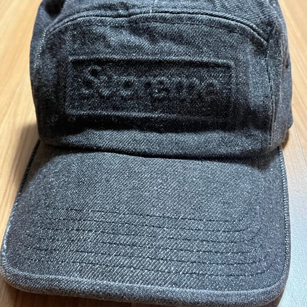 슈프림 엠보시드 데님 캡