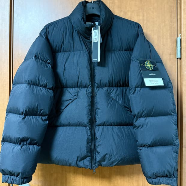 스톤아일랜드 23fw 크링클랩스 패딩 논후드 블랙 L