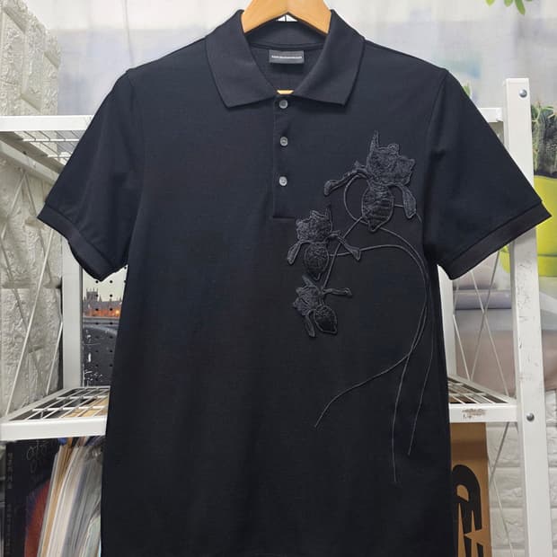 엠포리오아르마니 남성반팔티 95 플로럴 자수 폴로셔츠 MM71