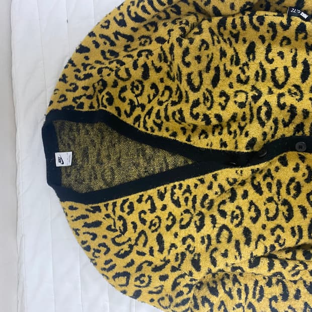 나이키 호피무늬 가디건 