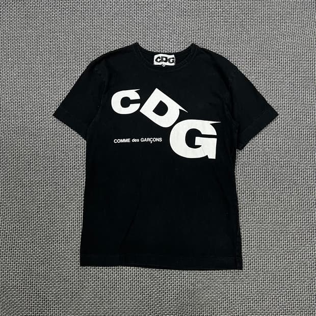 CDG 블랙 로고 반팔
