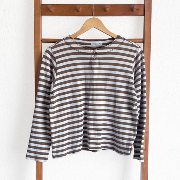 코코아 버튼 스트라이프 티