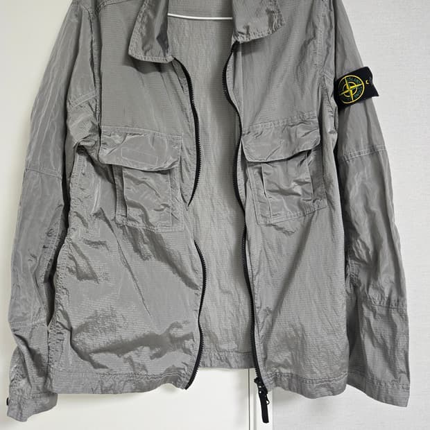 스톤아일랜드 나일론메탈 오버셔츠 S사이즈팝니다