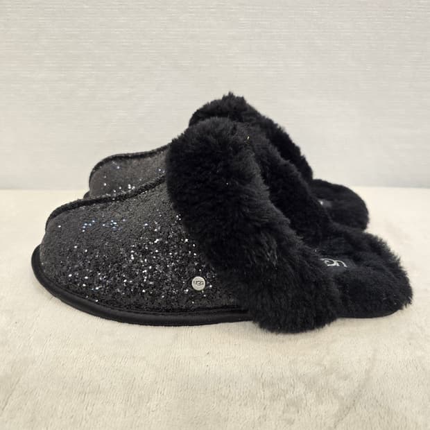 거의새거) UGG 어그 블랙 글리터 털 슬리퍼 240