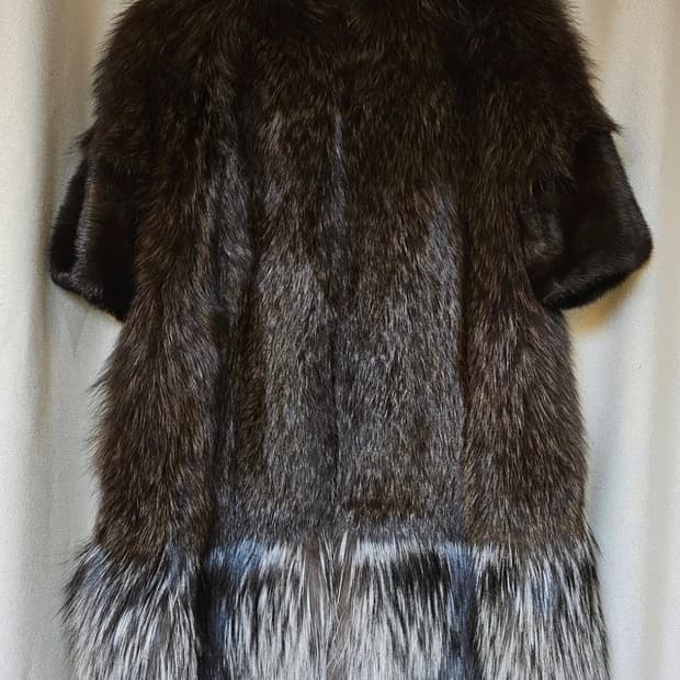 사가퍼스 반팔 폭스 퍼 코트(66)
