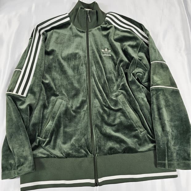 아디다스벨뱃트랙탑