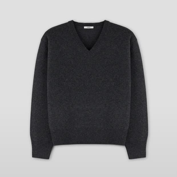 타일레 브이넥 차콜 사이즈 1 팝니다