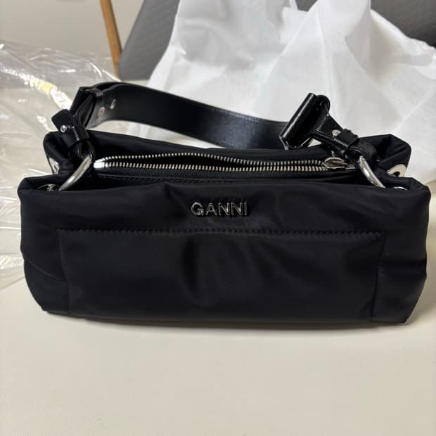 가니 필로우백 블랙 ganni