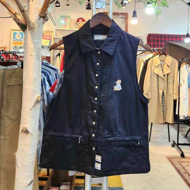 KETTY by 핑크 하우스 곰돌이 자수 검정 조끼