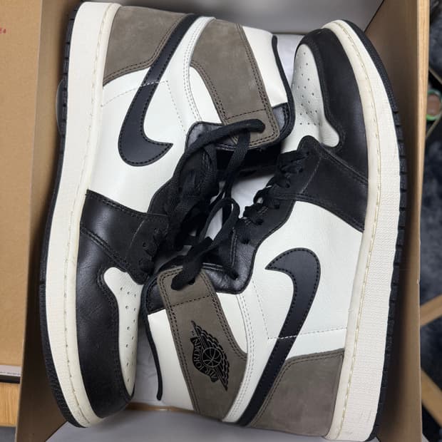 조던 1 레트로 하이 모카