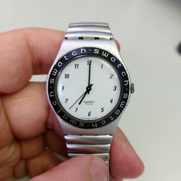 스와치 알루미늄 시계