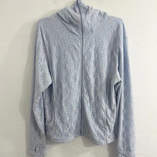Blue lace hood zipup