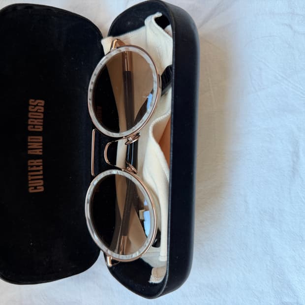 커틀로앤그로스 Cutler and Gross 선글라스 판매합니다.