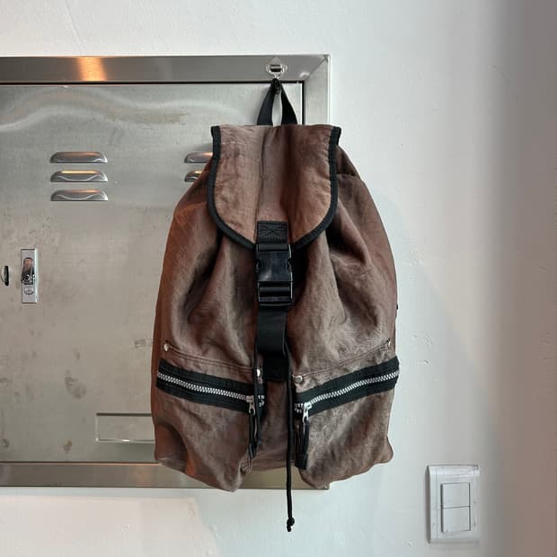 글로시 빈티지 브라운 백팩