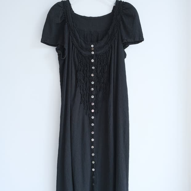 Wrinkled frill button dress