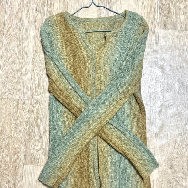 컬러인아이디 브이넥 니트