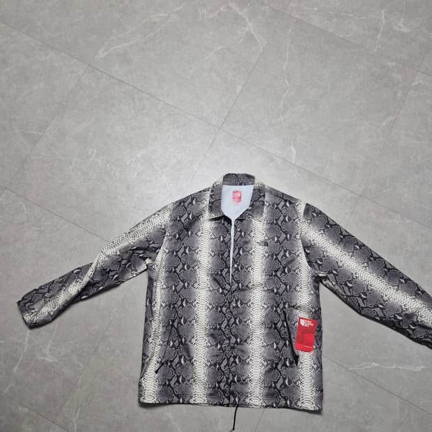 슈프림 노스페이스 뱀피 코치자켓 xl
