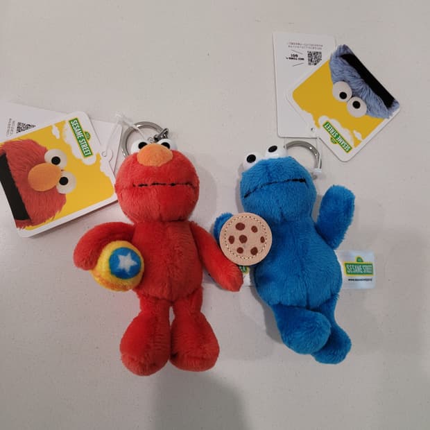 📢 [판매] 가방 속의 작은 친구, 니키 x 세서미 스트리트 콜라보 키