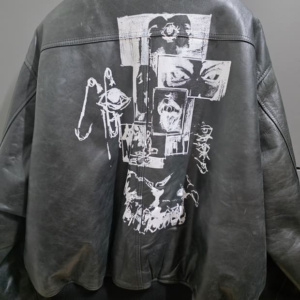 언더마이카 언노운 아트웍 가죽봄버