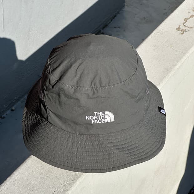 [M] 노스페이스 로고 그레이 버킷햇 모자