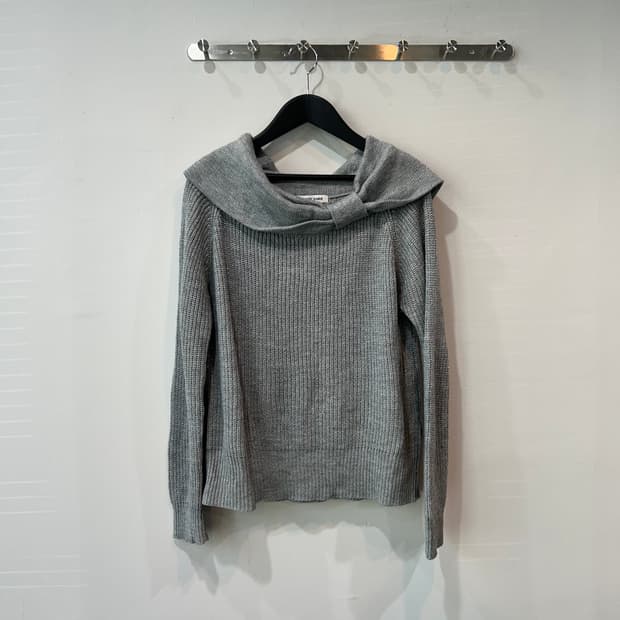 그레이 리본디테일 니트