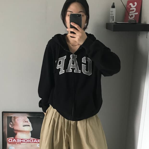 갭 중앙 빅 로고 블랙 후드집업