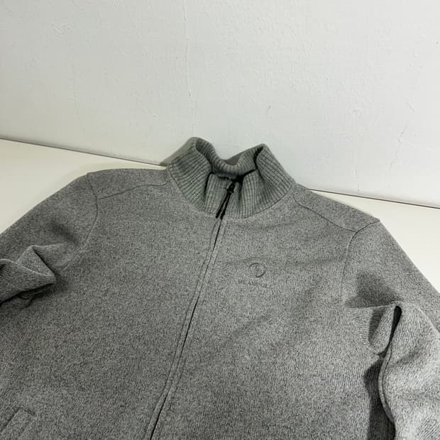 L 105 빈폴아웃도어 그레이 기본로고 안감기모 폴리자켓