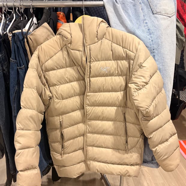 아크테릭스 경량패딩