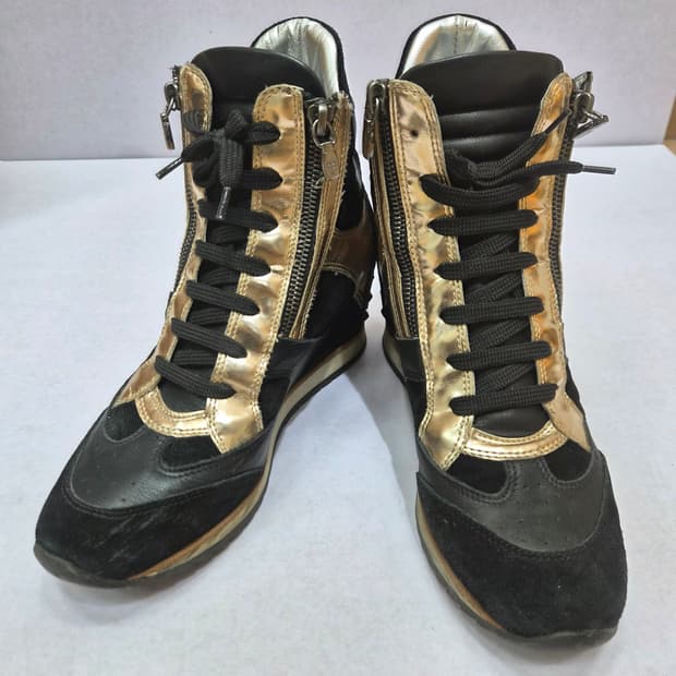 MCM 블랙&골드 웨지 하이탑 스니커즈