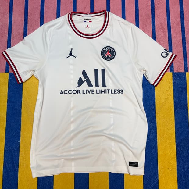 나이키조던 x 파리생제르맹 22/23 L size