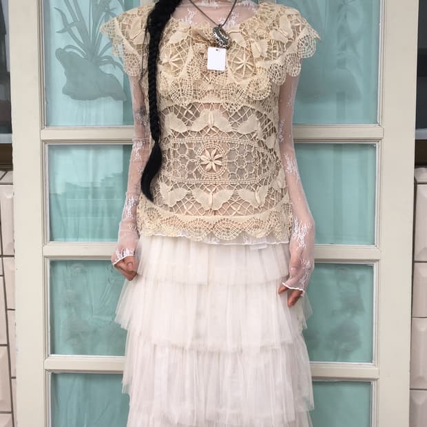 Corsage point crochet top