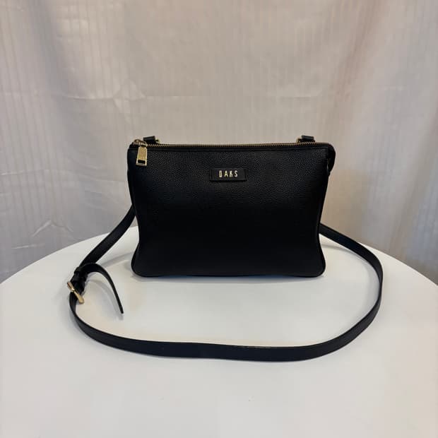 정품 닥스 소가죽 크로스백    