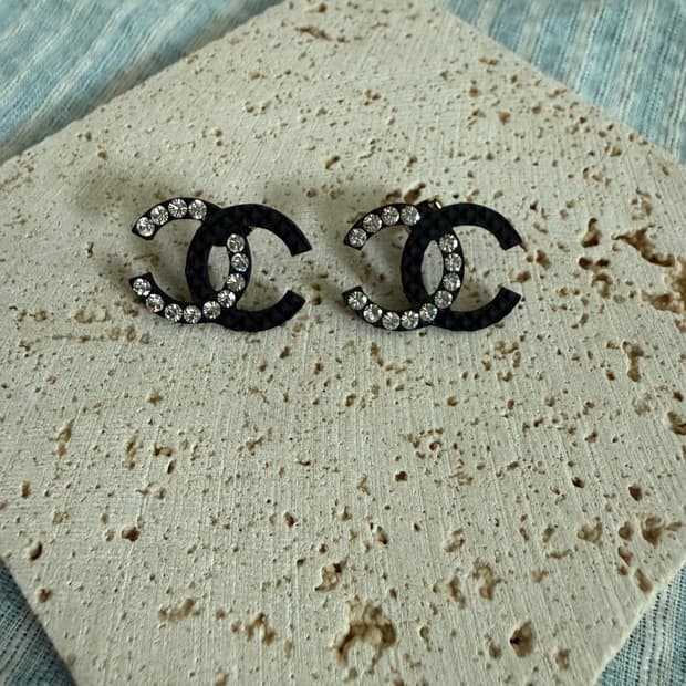 업사이클링 귀걸이 블랙큐빅