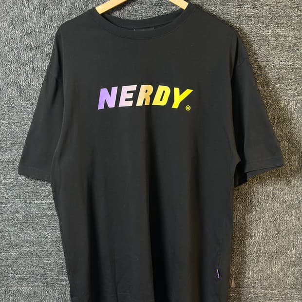 널디 그라데이션 로고 반팔티 L