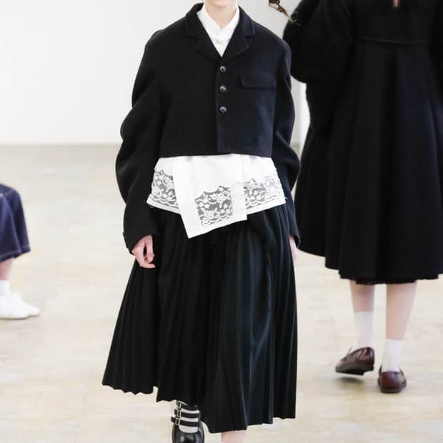 Black) Lace Docking China Collar Blouse