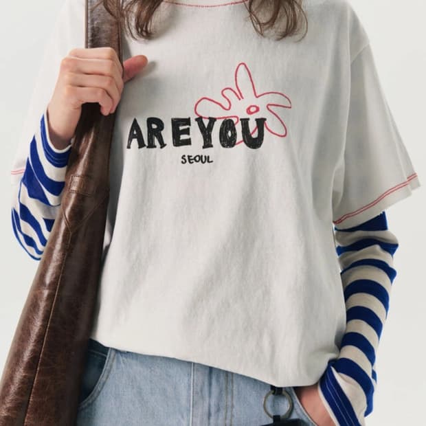 AREYOU 아유 플라워 로고 티셔츠