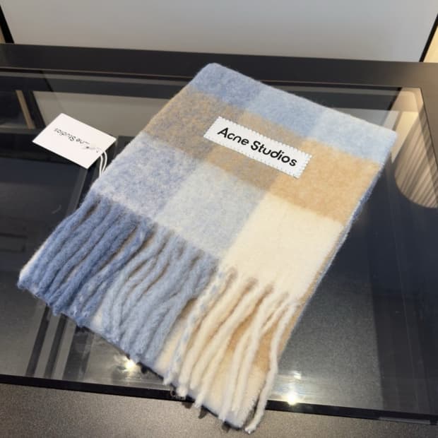 아크네 스튜디오 블루 화이트 체크 머플러 