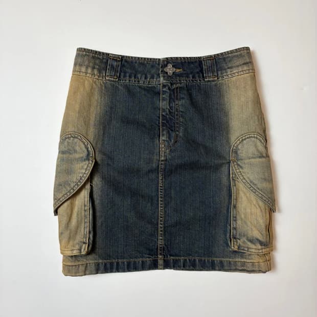 더뮤지엄비지터 하트 포켓 워시드 데님 스커트 PN9585